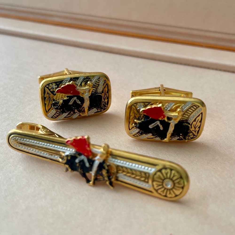 1960s Bull and Torreador Toledo Damascene Gold plated Cufflinks and Tie bar set
